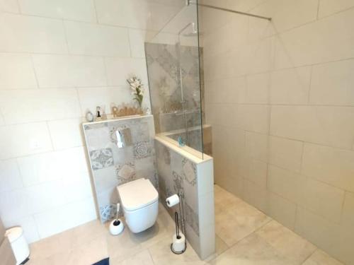 a bathroom with a shower and a toilet in it at Quinta Azul in Loulé