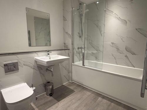 Stylish 1-Bedroom Apartment Sleeps 3 in central Birmingham photo 24