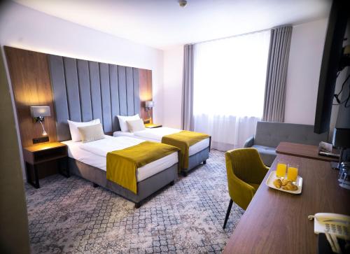 Postel nebo postele na pokoji v ubytování Hotel Korona Spa & Wellness