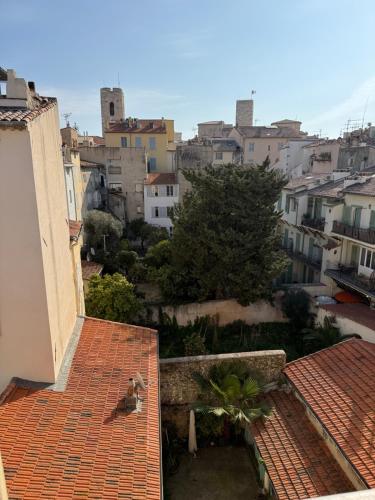 #202-Heart of Vieil Antibes - Place Nationale-High-End Newly Renovated & Furnished Appartment photo 5