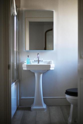 Un baño de Stanton Manor Hotel