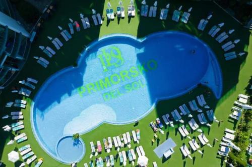 Kolam renang di atau dekat dengan Апартамент Del View гр Приморско