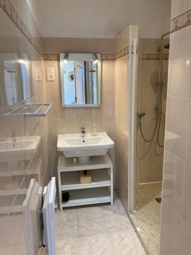 Koupelna v ubytování L'Oustal Chambres et Tables d'Hôtes