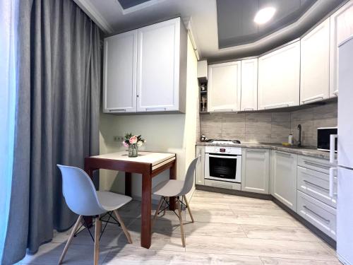 Кухня или мини-кухня в Apartments VIP AVALON
