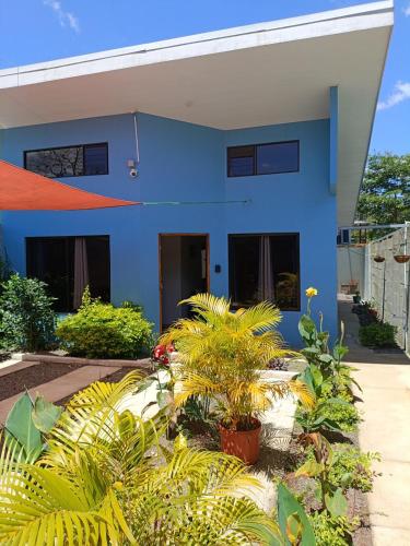Taman di luar Exclusive Arenal Hideaway a House with a Private Pool in the backyard