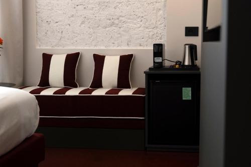 Postel nebo postele na pokoji v ubytování Adaram Suites