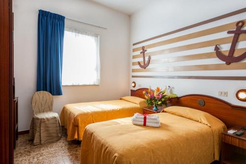 Katil atau katil-katil dalam bilik di Hotel La Carruba