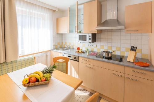 Kuchyň nebo kuchyňský kout v ubytování Residence Weisskugel Langtaufers Südtirol