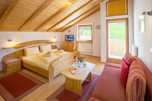 Postel nebo postele na pokoji v ubytování Residence Weisskugel Langtaufers Südtirol
