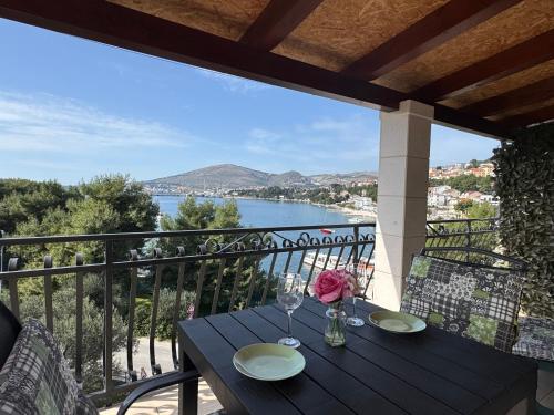 Apartments Villa Mirella 20 m from the sea - free parking