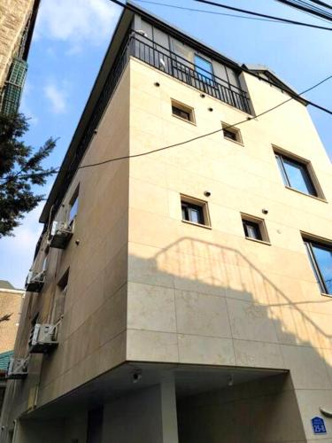 Photo de la galerie de l'établissement 산책로가있는 깔끔한 신축하우스101, à Séoul