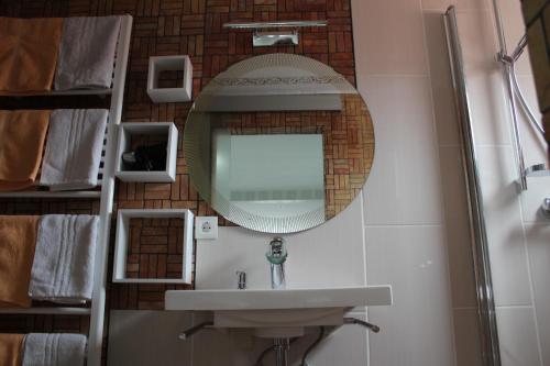 a bathroom with a sink and a mirror at Gästehaus Mama in Rust