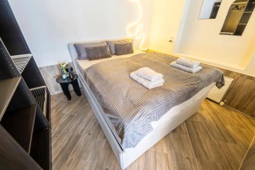 Postel nebo postele na pokoji v ubytování Modernes Apartment in Neuwied