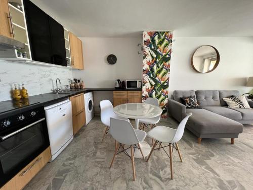 Appartement 4 Pièces, Vue Mer, Piscine et Parking privé
