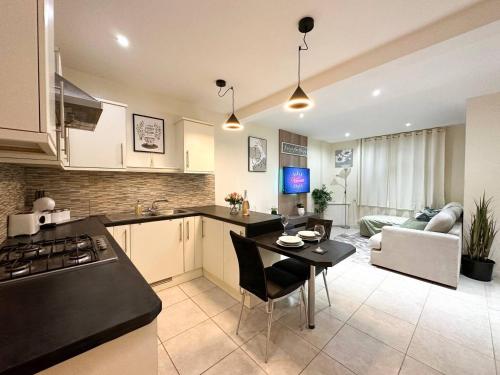 a kitchen and living room with a table and a couch at On Trend 3 Bedroom Home In Maerdy Near Attractions in Maerdy