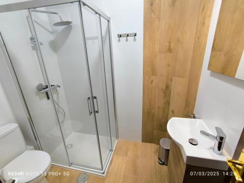 Ένα μπάνιο στο Apartamento Balcón de los Descalzos