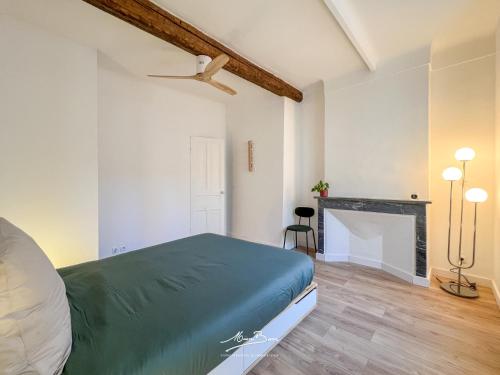 Postel nebo postele na pokoji v ubytování La Calade du Mourillon - Rue Lamalgue - 200 metres des plages - 4 couchages - Wifi