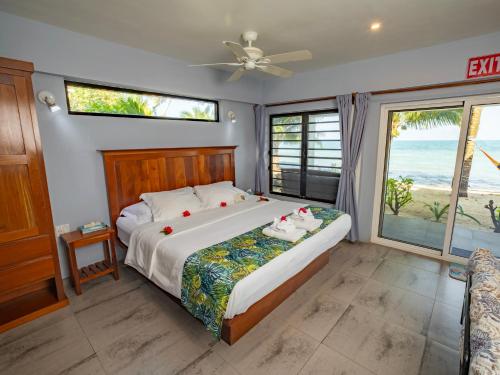 a bedroom with a bed with a view of the ocean at Maya Beach Hotel in Maya Beach