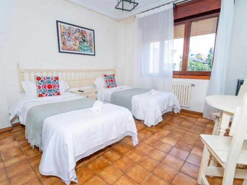 Un ou plusieurs lits dans un hébergement de l'établissement Oliva Rooms 3000