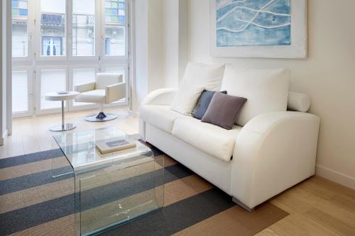 Easo Suite 2C by FeelFreeRentals