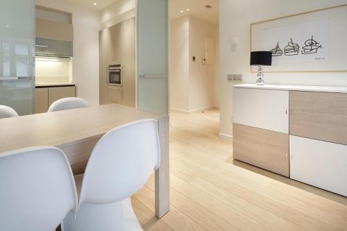 Easo Suite 2C by FeelFreeRentals