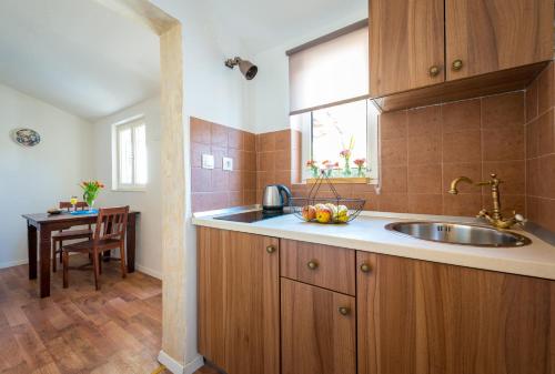 Køkken eller tekøkken på Guest House La Bohème