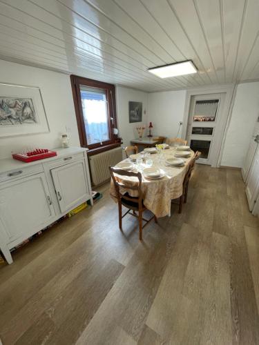 Photo de la galerie de l'établissement Chez Joëlle, Gîte - Le Charme au bout de l 'Impasse, à Rouffach