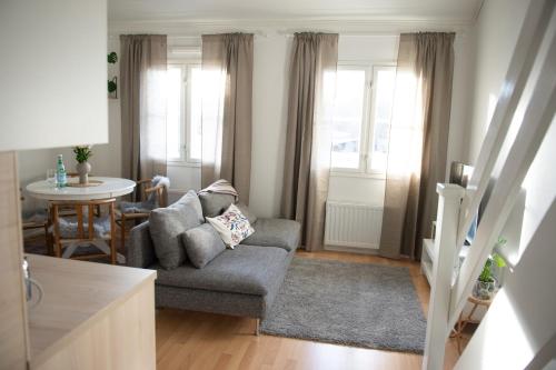 Zona de estar de Old Town Charm with Sauna