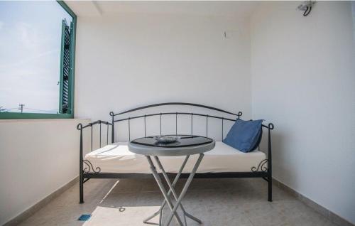 a small bed with a table in a room at Villa Sucuraj in Sućuraj