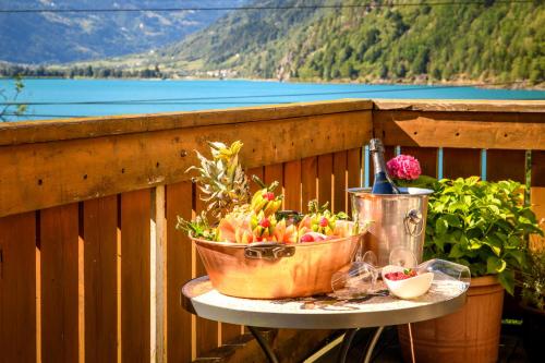 a bowl of fruit on a table on a balcony at Albergo Ristorante Grotto Miralago in Miralago
