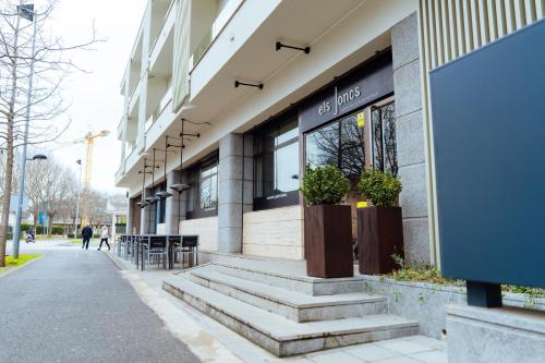 a building with stairs in front of a store at APARTAMENTS LA CARPA in Banyoles