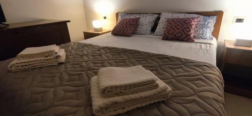 Una cama o camas en una habitación de Cascina Vittorio