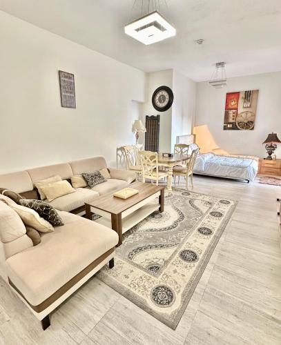 Entire 1-Bedroom Apartment with Balcony, Sharjah