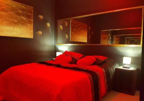 Ένα ή περισσότερα κρεβάτια σε δωμάτιο στο Love&spa