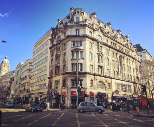 a building on a street with cars parked in front of it at Thanet Hotel in London