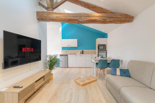 a living room with a couch and a tv at Wellin'Ars in Ars-sur-Formans