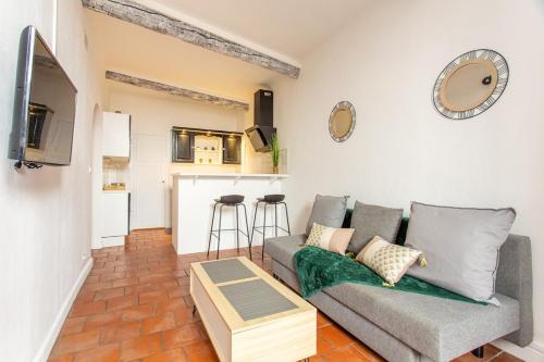 Charm of Vieil Antibes, quiet 2-4pers