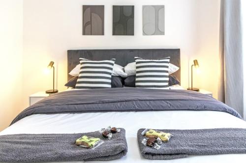 a bedroom with a bed with stuffed animals on it at Cozy Cottages in East London