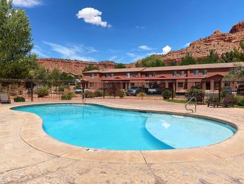 Πισίνα στο ή κοντά στο Pet Friendly Family Home for Southern Utah Adventures