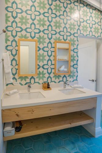 a bathroom with a sink and a mirror at El Oasis-Beachfront paradise in Manzanillo