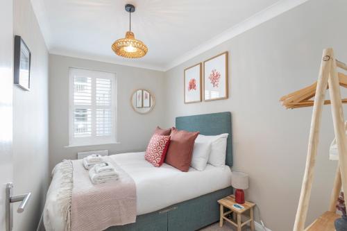 Beautiful 2 Bed property with parking by the sea photo 10