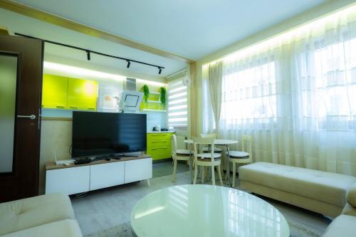 Amelia Apartment, with Parking in Prime location