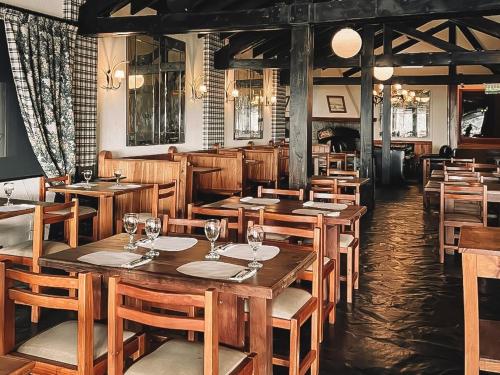 En restaurant eller et andet spisested på Hotel Catedral Patagonia Ski & Wellness