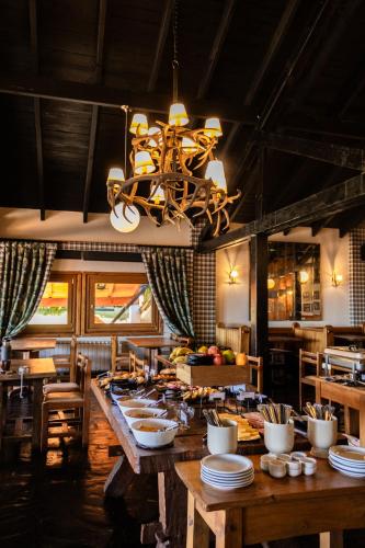 En restaurant eller et andet spisested på Hotel Catedral Patagonia Ski & Wellness