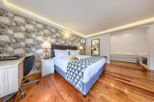 En eller flere senge i et værelse på Mbird Estoril Riviera Flat 1