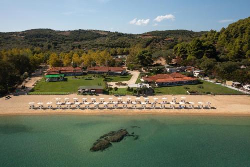 Gallery image of Komitsa Luxury Apartments in Nea Roda