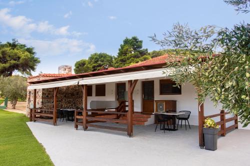 Gallery image of Komitsa Luxury Apartments in Nea Roda