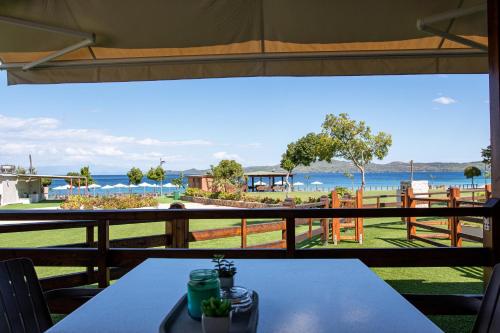Gallery image of Komitsa Luxury Apartments in Nea Roda