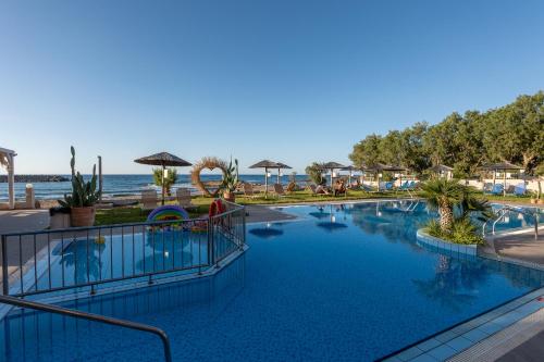 Πισίνα στο ή κοντά στο Silver Sun Studios & Apartments 