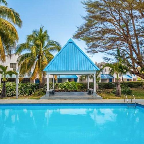 Bungalow 3 BedRooms, Garden, beach